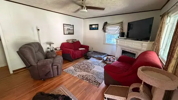 88 Lake Rugby Dr, Hendersonville, NC 28791-8400