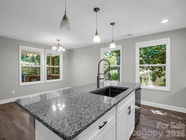 92 Lakeside DR, Asheville, NC 28806