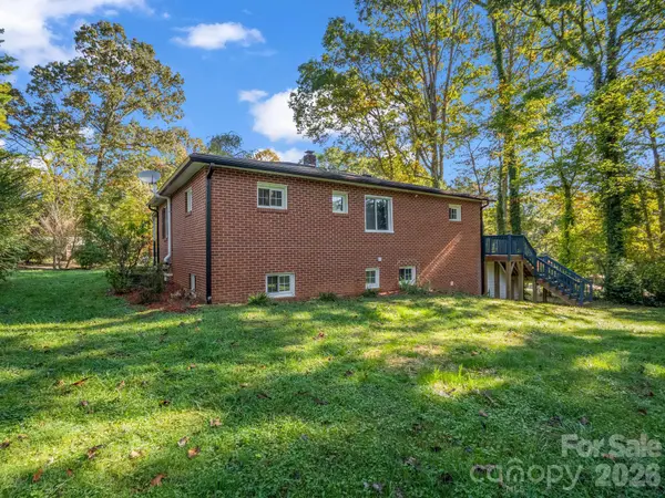 88 Lake Rugby DR, Hendersonville, NC 28791