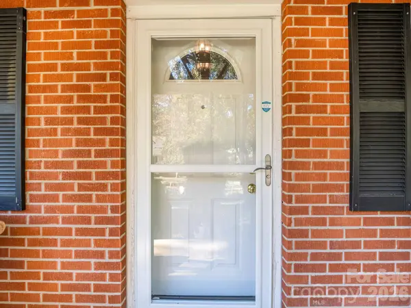 88 Lake Rugby DR, Hendersonville, NC 28791