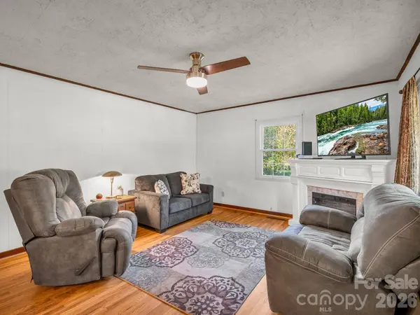 88 Lake Rugby DR, Hendersonville, NC 28791