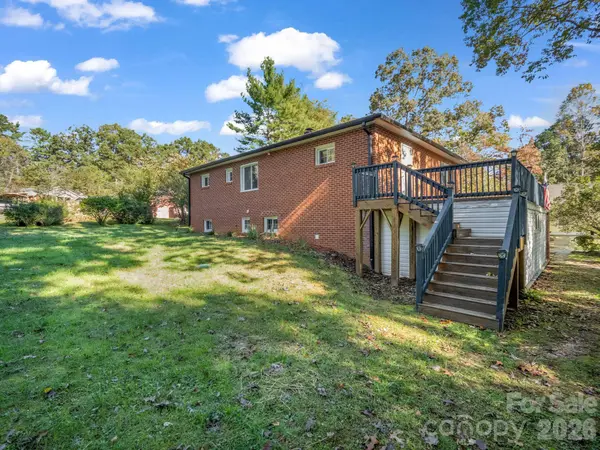 88 Lake Rugby DR, Hendersonville, NC 28791