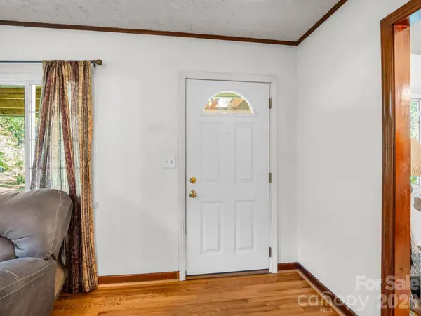 88 Lake Rugby DR, Hendersonville, NC 28791