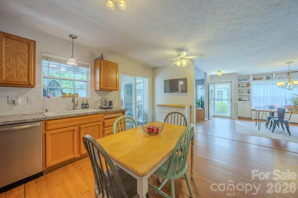 39 N Creekside CT, Hendersonville, NC 28791