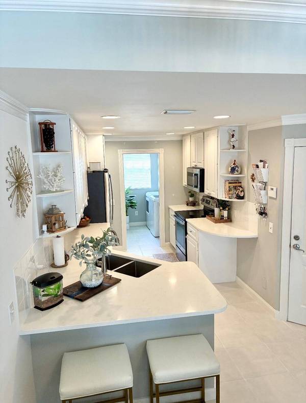 454 Capistrano DR, Palm Beach Gardens, FL 33410