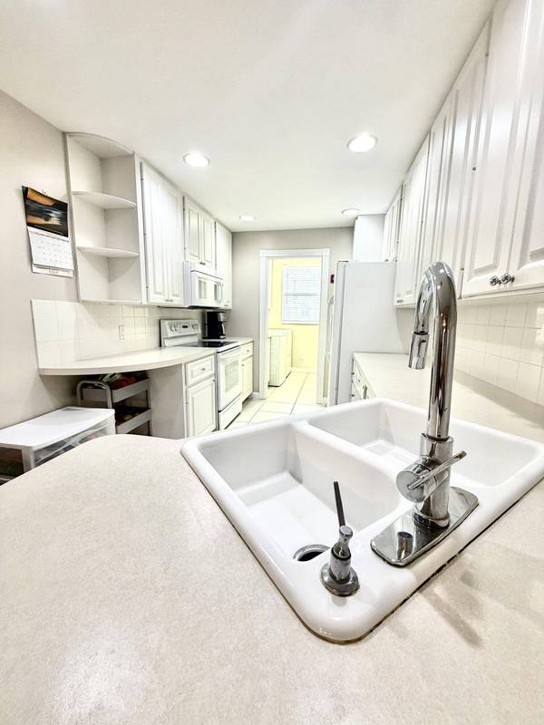 488 Capistrano DR, Palm Beach Gardens, FL 33410