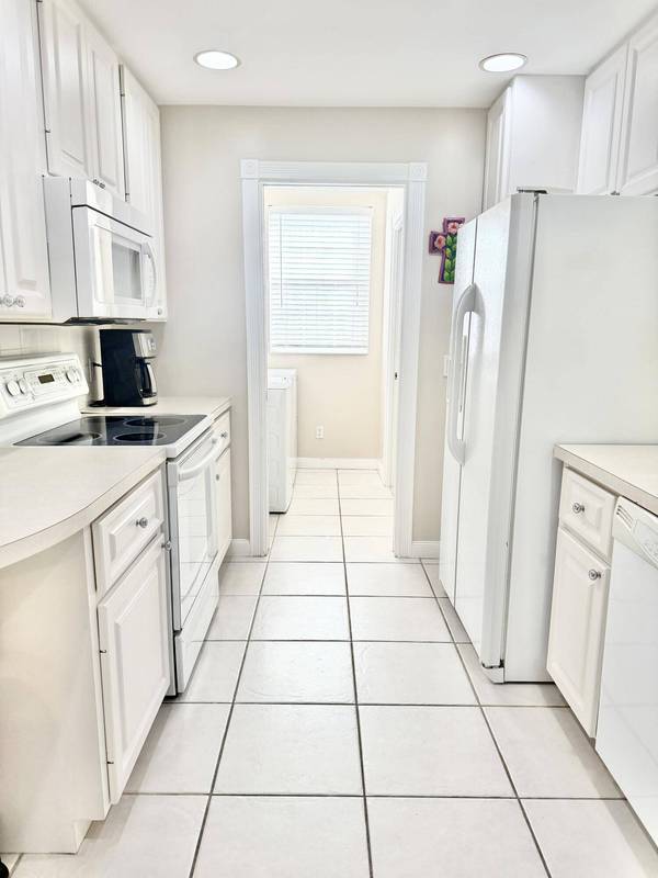 488 Capistrano DR, Palm Beach Gardens, FL 33410