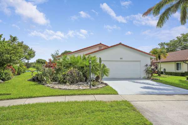 8421 Bonita Isle DR, Lake Worth, FL 33467