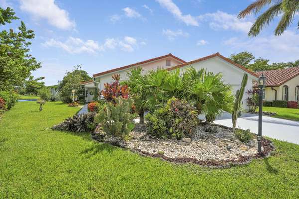 8421 Bonita Isle DR, Lake Worth, FL 33467