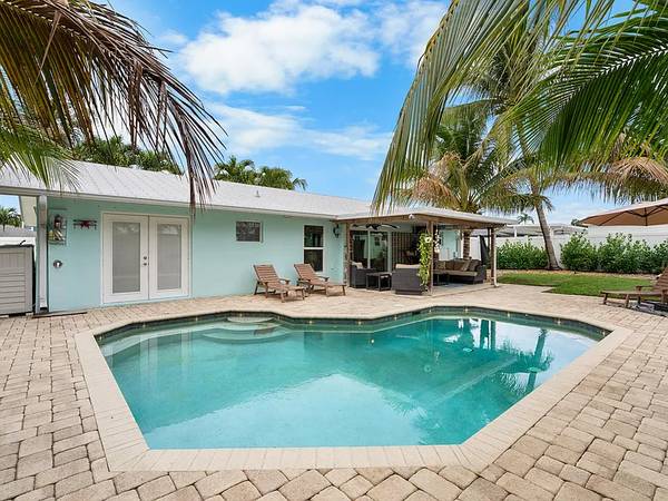 1521 Venus Ave, Jupiter, FL 33469-3110
