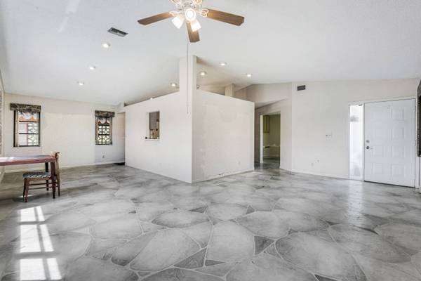 8421 Bonita Isle DR, Lake Worth, FL 33467