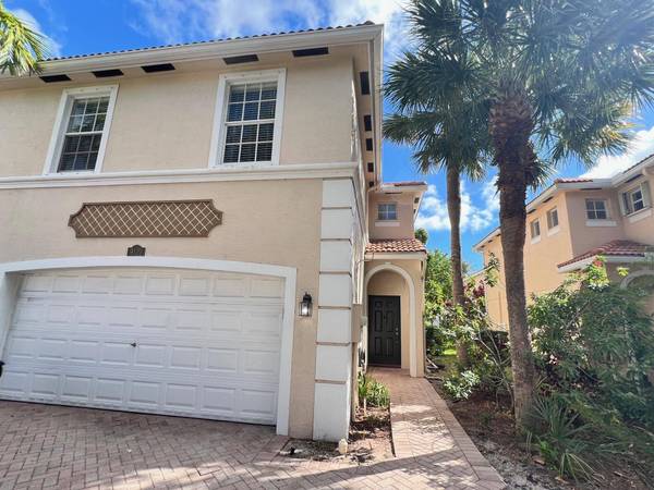 9120 VILLA PALMA LN