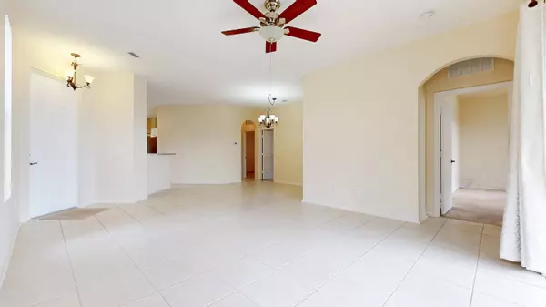 317 SW Maclay WAY, Port Saint Lucie, FL 34986