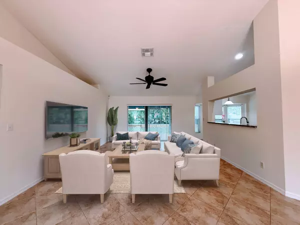 2348 SW Pamona ST, Port Saint Lucie, FL 34953