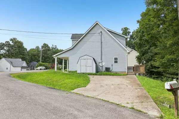 147 Coach Dr, White Bluff, TN 37187