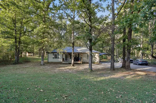 974 Woodhaven Rd, Lyles, TN 37098