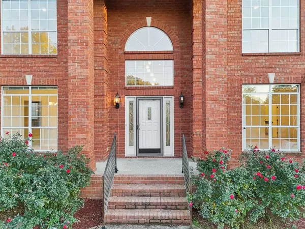 2201 S Ashford Ct, Nashville, TN 37214