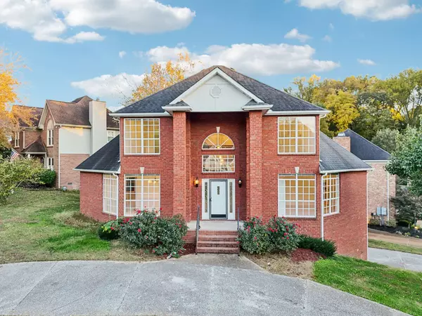 2201 S Ashford Ct, Nashville, TN 37214