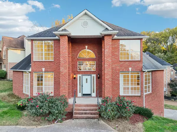 2201 S Ashford Ct, Nashville, TN 37214