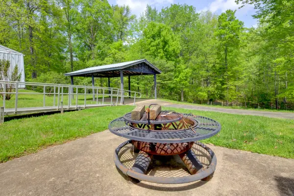 166 Upper Standing Rock Rd, Dover, TN 37058