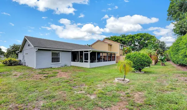 9858 Holly Hill Dr, Boynton Beach, FL 33437-3605