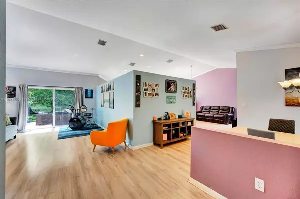 275 SW 198th Ter, Pembroke Pines, FL 33029