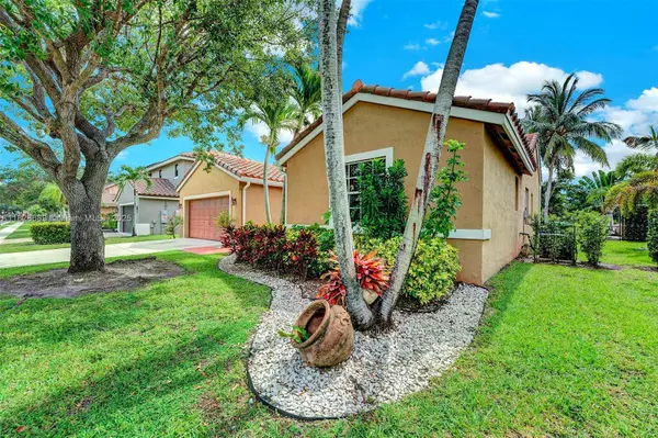 275 SW 198th Ter, Pembroke Pines, FL 33029