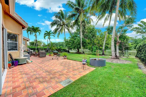 275 SW 198th Ter, Pembroke Pines, FL 33029