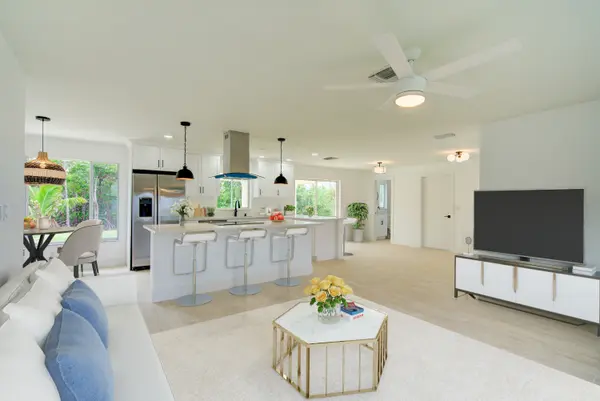 32 Fairview Blvd, Fort Myers Beach, FL 33931-4565