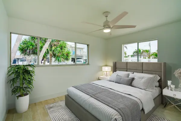 32 Fairview Blvd, Fort Myers Beach, FL 33931-4565