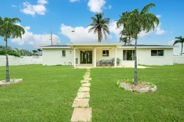 32 Fairview Blvd, Fort Myers Beach, FL 33931-4565