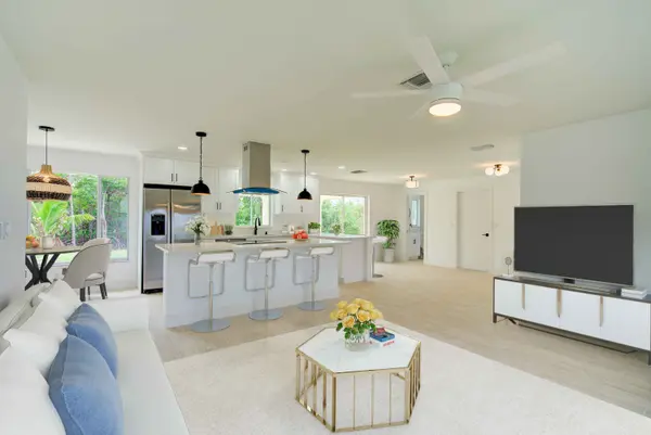32 Fairview Blvd, Fort Myers Beach, FL 33931-4565