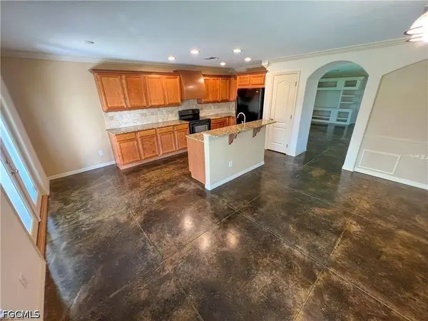 2032 NW 5th ST, Cape Coral, FL 33993