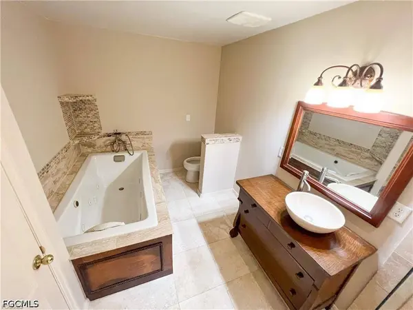 2032 NW 5th ST, Cape Coral, FL 33993