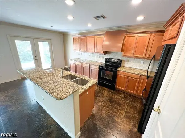 2032 NW 5th ST, Cape Coral, FL 33993