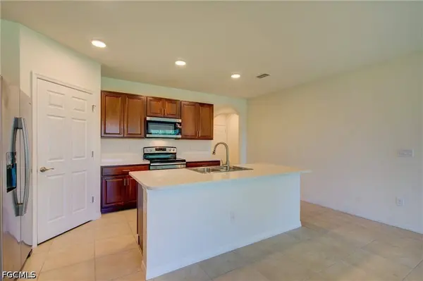 919 NE 11th ST, Cape Coral, FL 33909