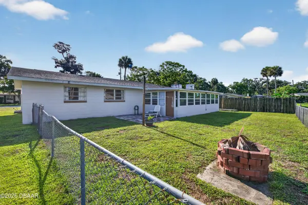2002 Mike ST, South Daytona, FL 32119