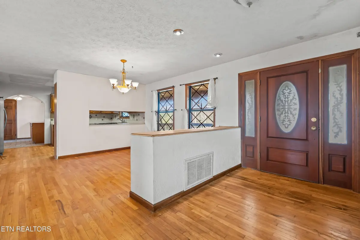 2473 Old Newport Hwy, Sevierville, TN 37876-2197