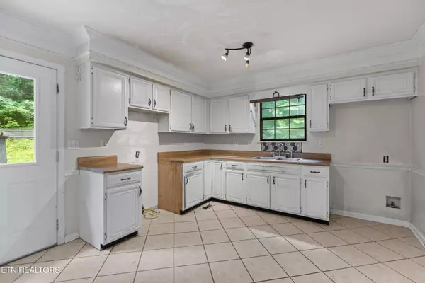 230 Dotson Creek Rd, Washburn, TN 37888