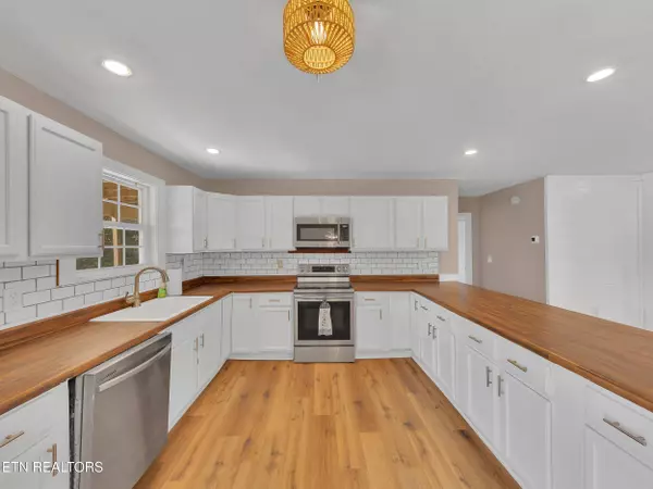 2781 Windfall Estates DR, Sevierville, TN 37876