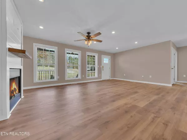 2781 Windfall Estates DR, Sevierville, TN 37876