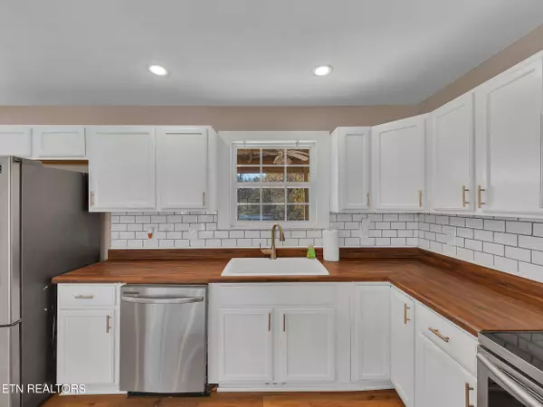 2781 Windfall Estates DR, Sevierville, TN 37876