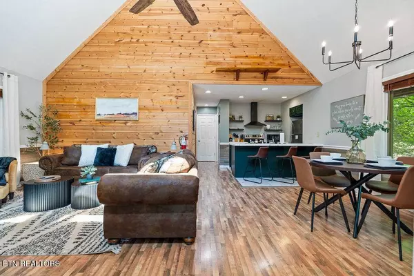 334 Greenwood WAY, Pigeon Forge, TN 37863