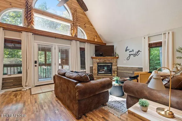 334 Greenwood WAY, Pigeon Forge, TN 37863