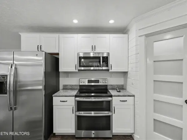3402 Lillie Blvd, Sevierville, TN 37876