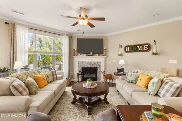 2267 Boulder Crest LN, Sevierville, TN 37876