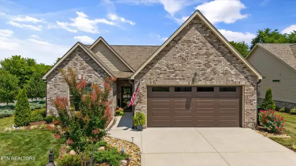 2267 Boulder Crest LN, Sevierville, TN 37876