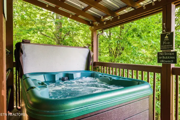 3456 Bear Mountain LN, Sevierville, TN 37876