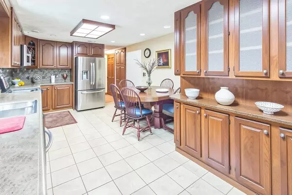 37 Colonial Way, Rehoboth, MA 02769