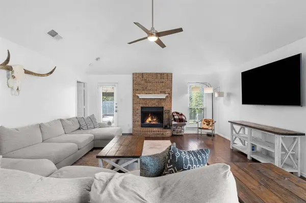 604 Lionel Way, Fort Worth, TX 76108